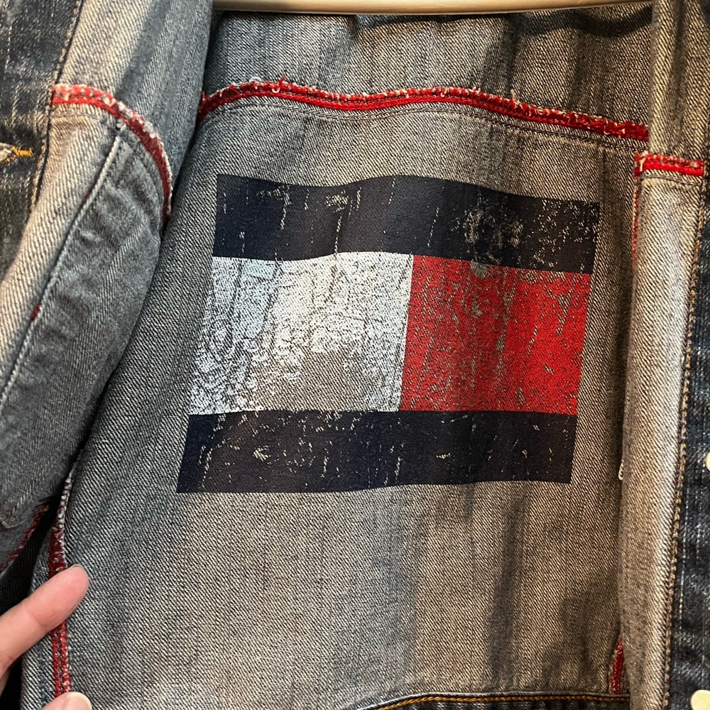Vintage Tommy Hilfiger Blue Denim Button Up Jean Jacket Made in Turkey XL - Picture 3 of 7